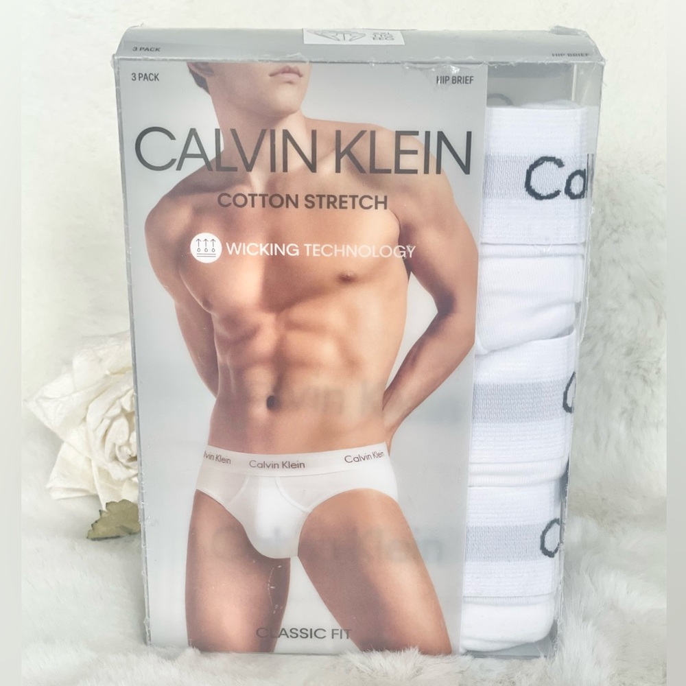 New with tags Calvin Klein Cotton Stretch Briefs CLASSIC FIT HIP BRIEF- White